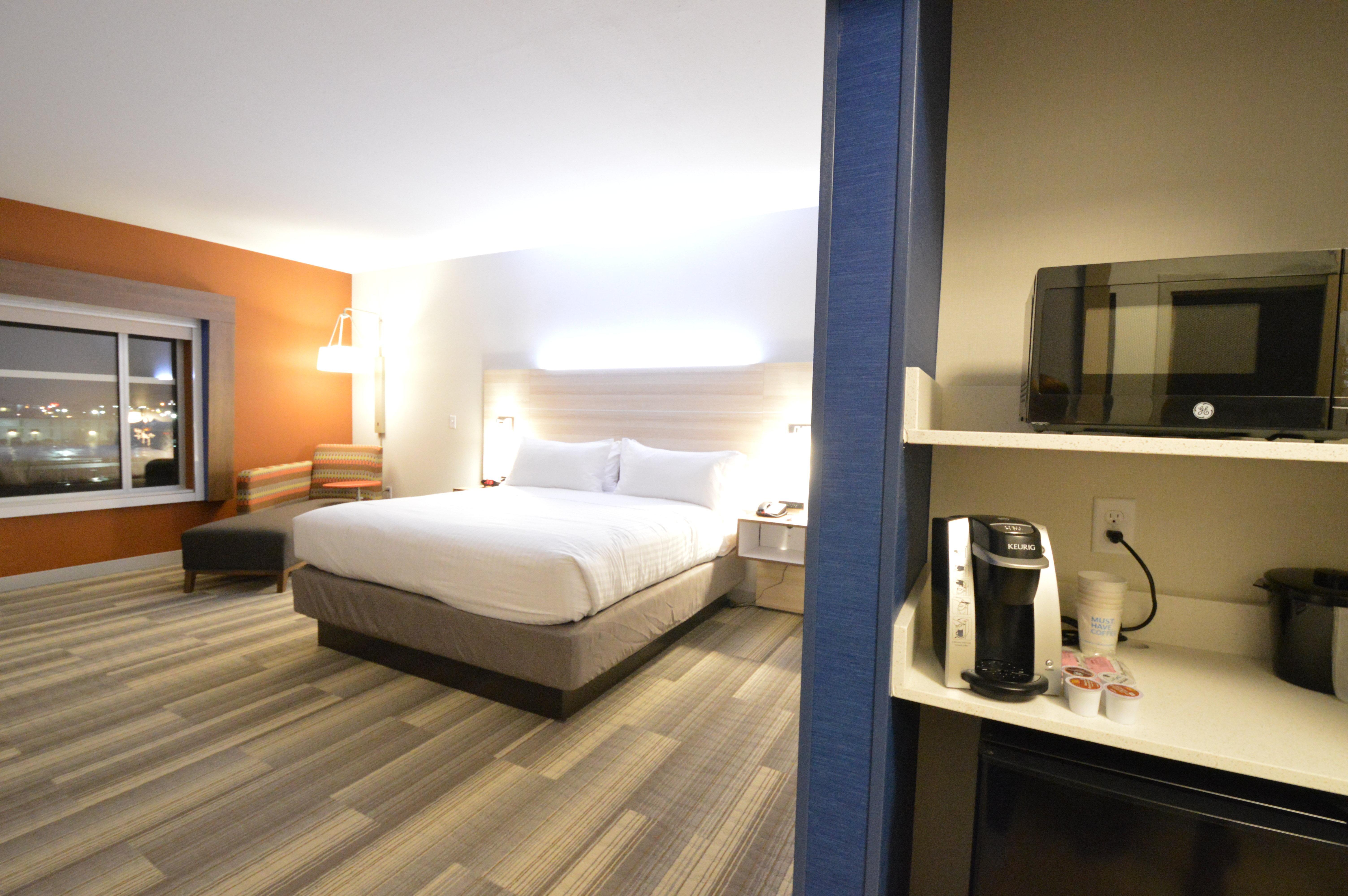 Holiday Inn Express & Suites Toledo West By Ihg Bagian luar foto