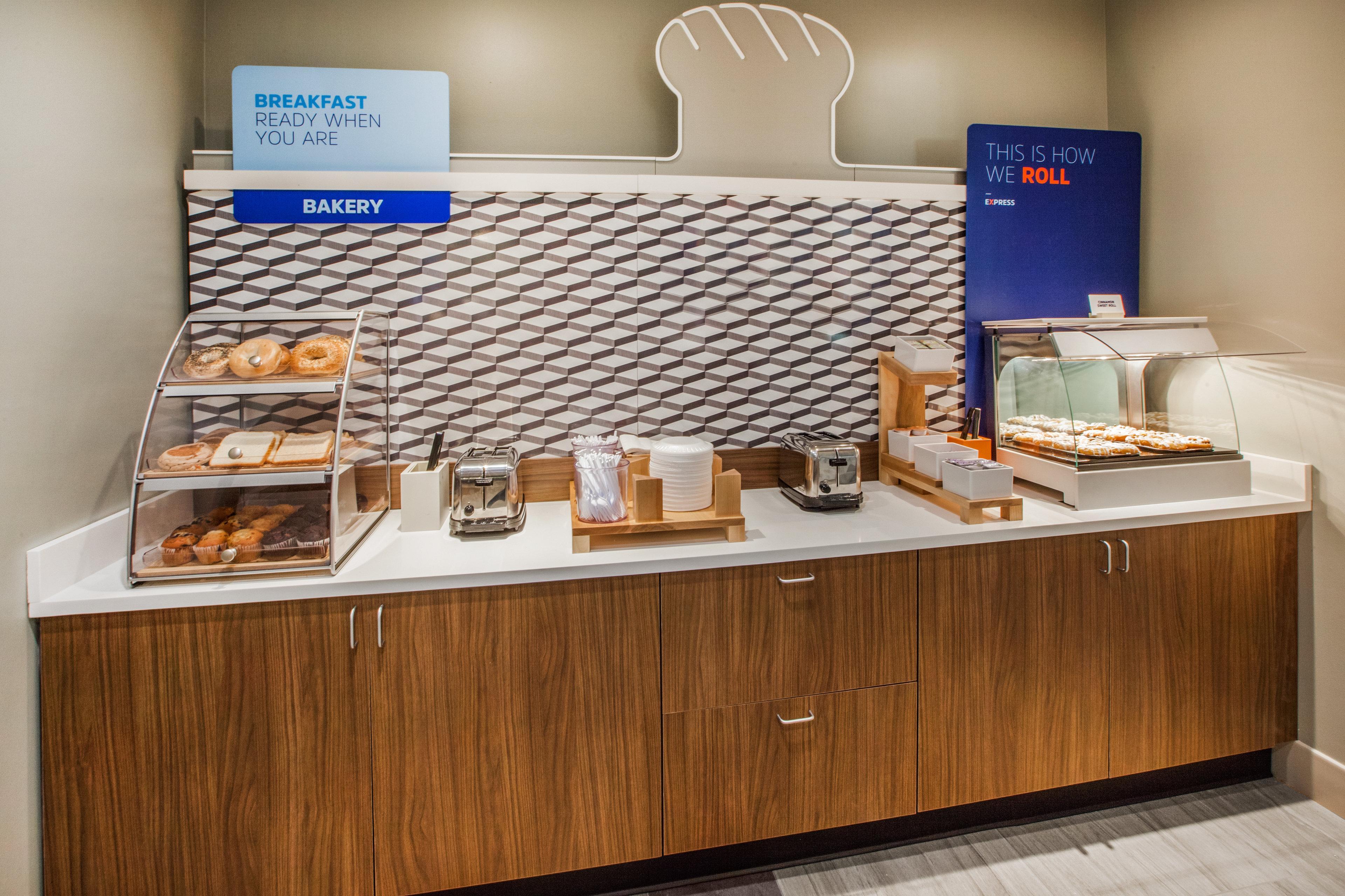 Holiday Inn Express & Suites Toledo West By Ihg Bagian luar foto
