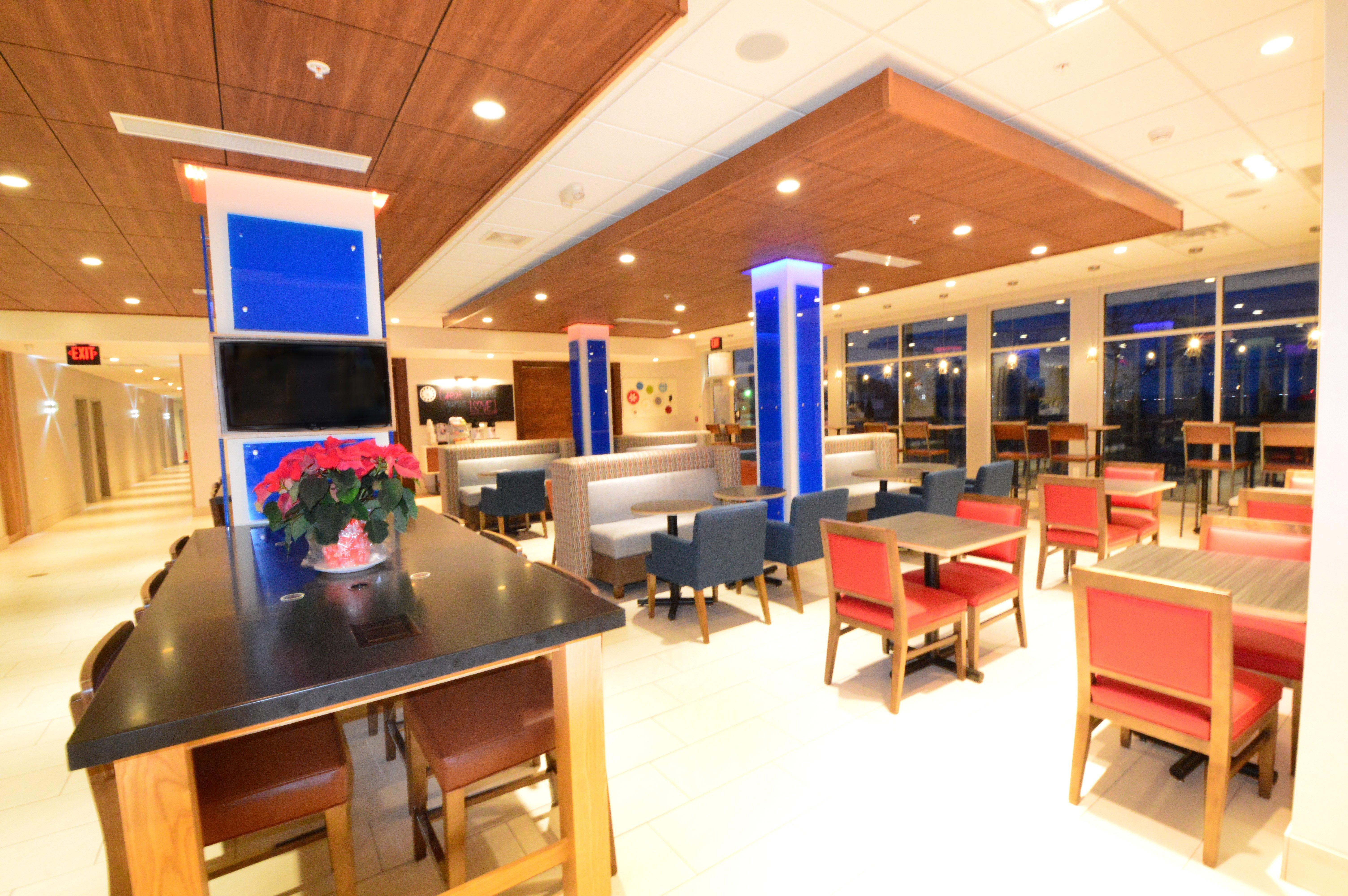 Holiday Inn Express & Suites Toledo West By Ihg Bagian luar foto