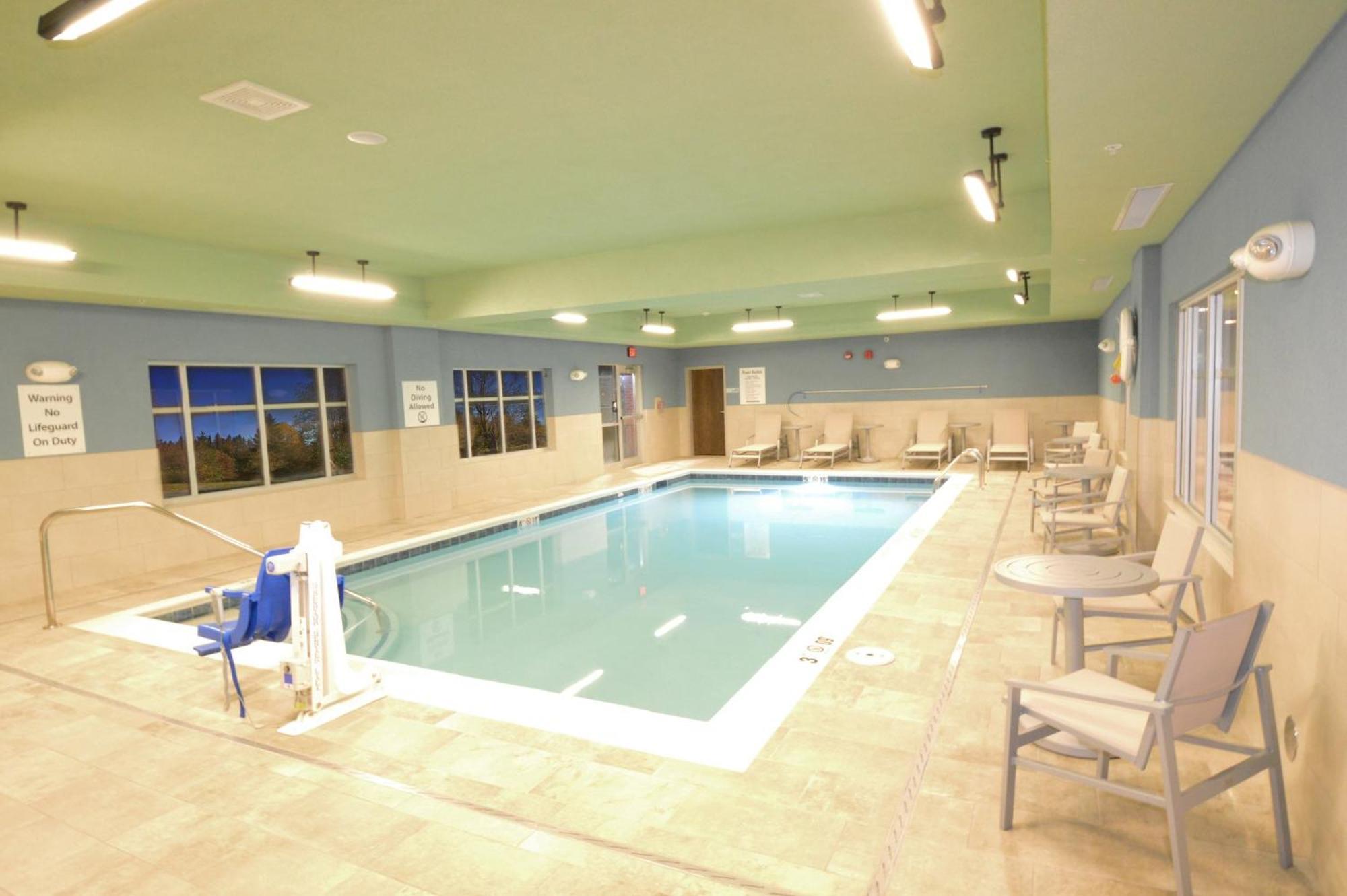Holiday Inn Express & Suites Toledo West By Ihg Bagian luar foto