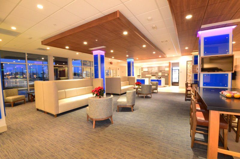 Holiday Inn Express & Suites Toledo West By Ihg Bagian luar foto