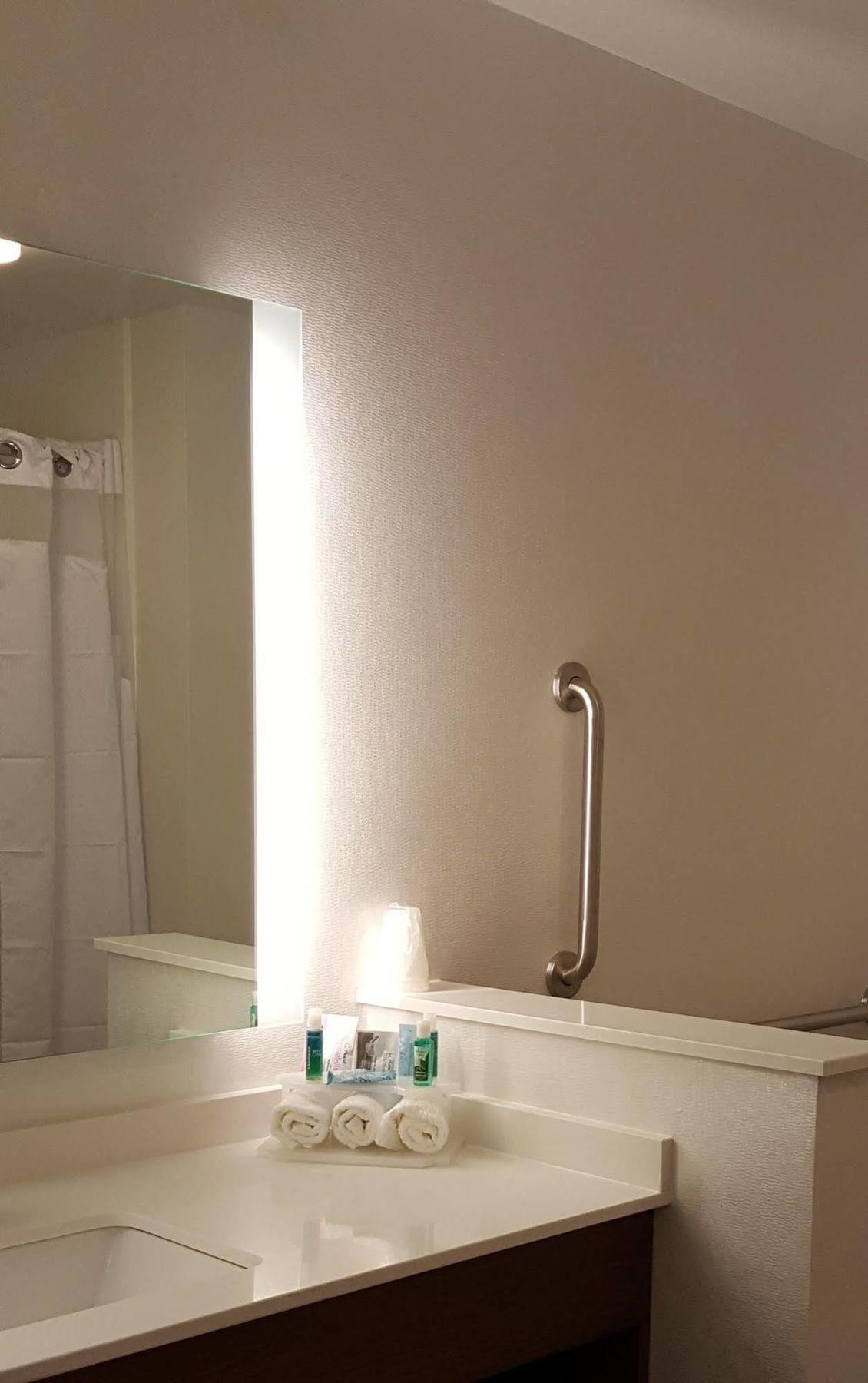 Holiday Inn Express & Suites Toledo West By Ihg Bagian luar foto